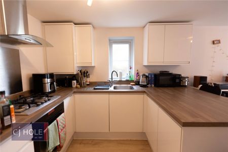 Downend Road, - Photo 5