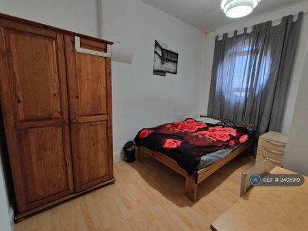1 bedroom in a house share to rent - Photo 3