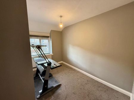 3 bedroom semi-detached house to rent - Photo 5