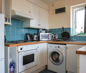 Flat 3b, 21-25 Headingley Ave, Headingley, Leeds, LS6 3EP - Photo 3