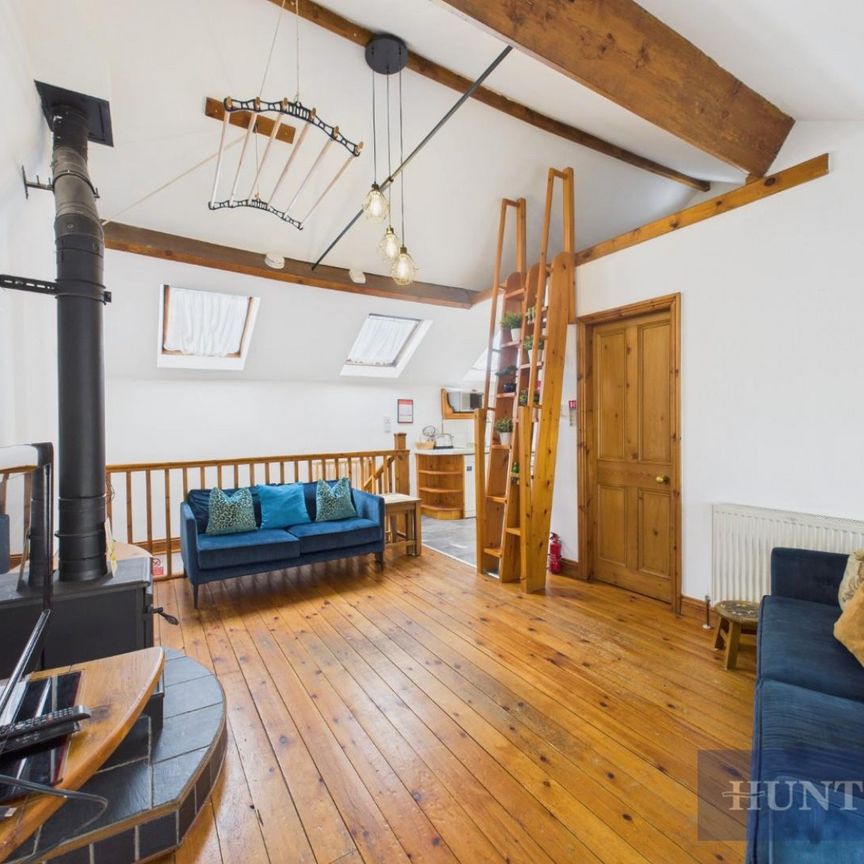 3 bedroom House To Let Total Size: 1018 SQ FT - Photo 1