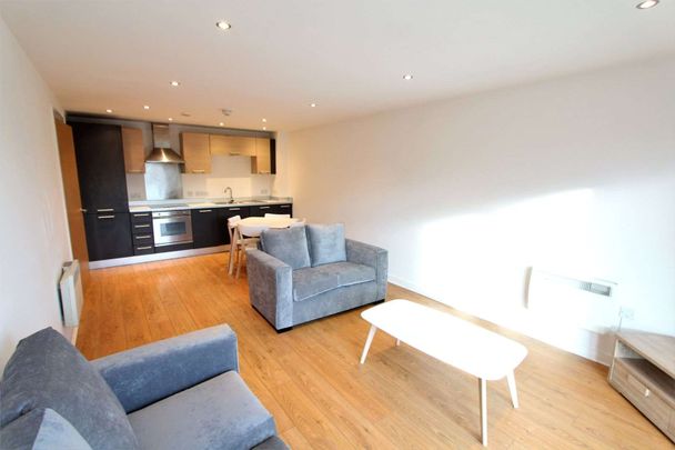 Available June! | Allocated Parking | Balcony |One Double Bedroom | One Bathroom | Within 15-minute walk of Cornbrook Tram Stop - Photo 1