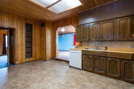 Rustic Home in Downtown Chilliwack - Photo 2