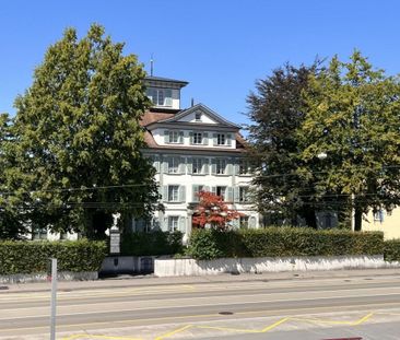 Appartement mansardé de 3,5 pièces avec beaucoup de charme - Photo 2