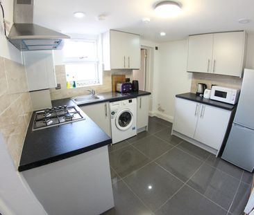 Room in a Shared House, Fourth Avenue, E12 - Photo 2