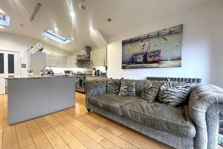 3 bedroom terraced house to rent - Photo 2