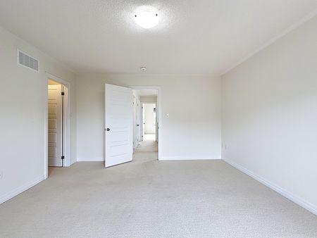 For Lease - 209 Vantage Loop, Newmarket, Ontario - Photo 3