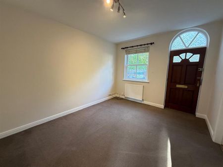 2 bedroom ground floor flat to rent - Photo 2