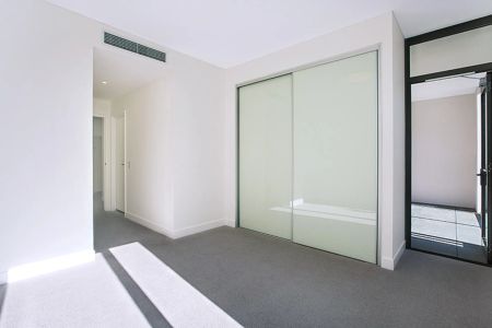 Modern Luxury in Convenient Locale - Photo 4