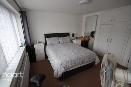 2 bedroom flat to rent - Photo 4