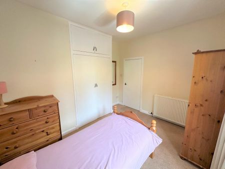 4 bedroom flat to rent - Photo 3