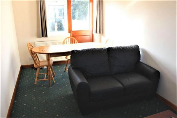 8 bedroom Semi-detached house to rent - Photo 1