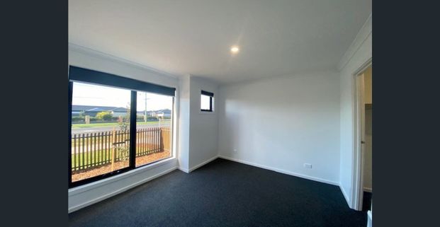 Modern Townhouse - Photo 1