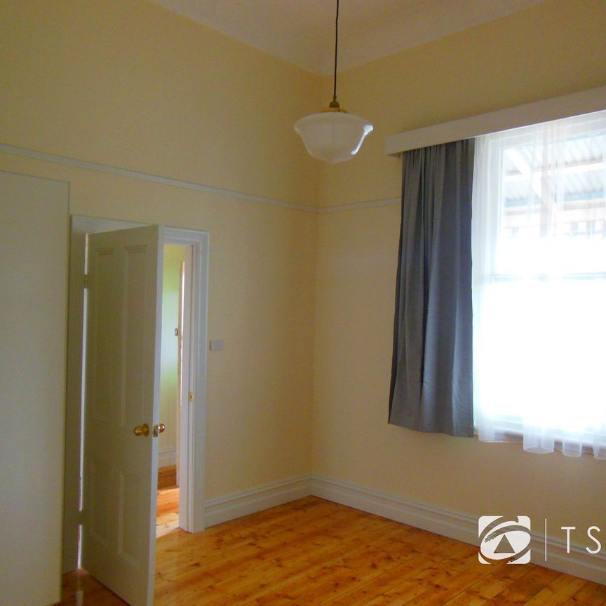 Inner City Charmer in Hospital Precinct - Photo 1