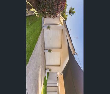 Conveniently located 2-bedroom unit for rent in Paradise Point - Photo 6