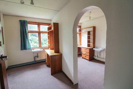 The Attic - Character 6 Bedroom Flat in Historic Building for 2026 - Photo 4