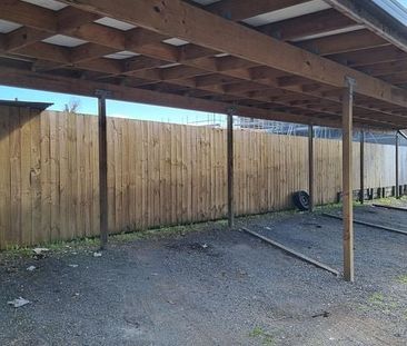 Quiet 2 bedrm unit. Newly decorated. - Photo 3