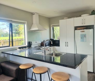 Central Beachlands, ready for summer! - Photo 6