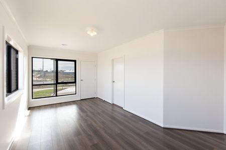 NEAR NEW THREE BEDROOM HOME IN GREAT LOCATION - Photo 3