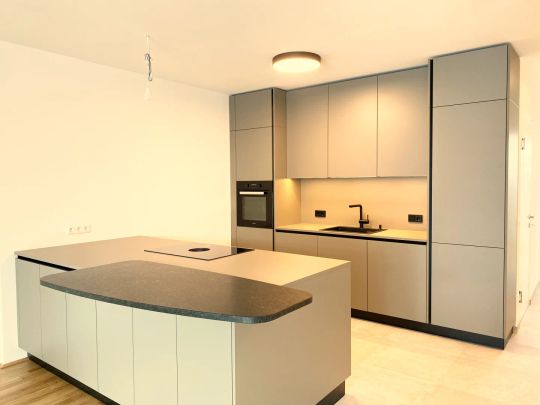 Sehr exklusives Penthouse mit sensationeller Terrasse direkt im Zentrum - Photo 1