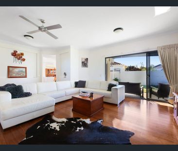 Spacious Family Living in the Heart of Prestigious Benowa Waters - Photo 1