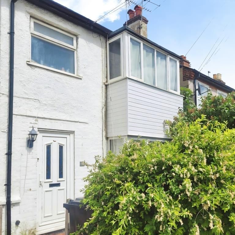 2 bedroom maisonette to rent - Photo 2