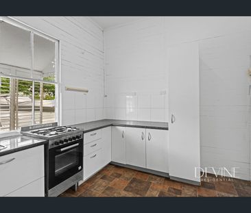 Character-filled Queenslander, Lifestyle Location - Photo 4