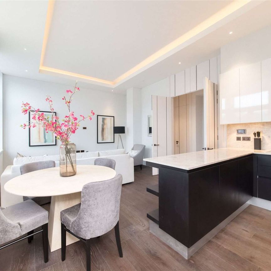 Immaculate 2 bedroom apartment situated on the 1st floor of this incredible modern development. Featuring high ceilings throughout, the apartment is well proportioned, modern and bright. - Photo 1