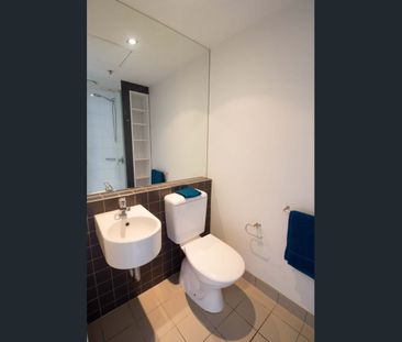 Modern & stylish fully furnished studio apartments. - Price Reduction! - Photo 1