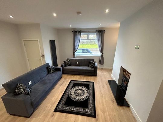 3 bedroom private hall to rent - Photo 1