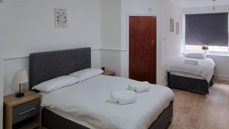 1 bedroom flat to rent - Photo 3