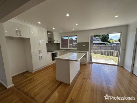 1 Neston Close, Wantirna VIC 3152 - Photo 3