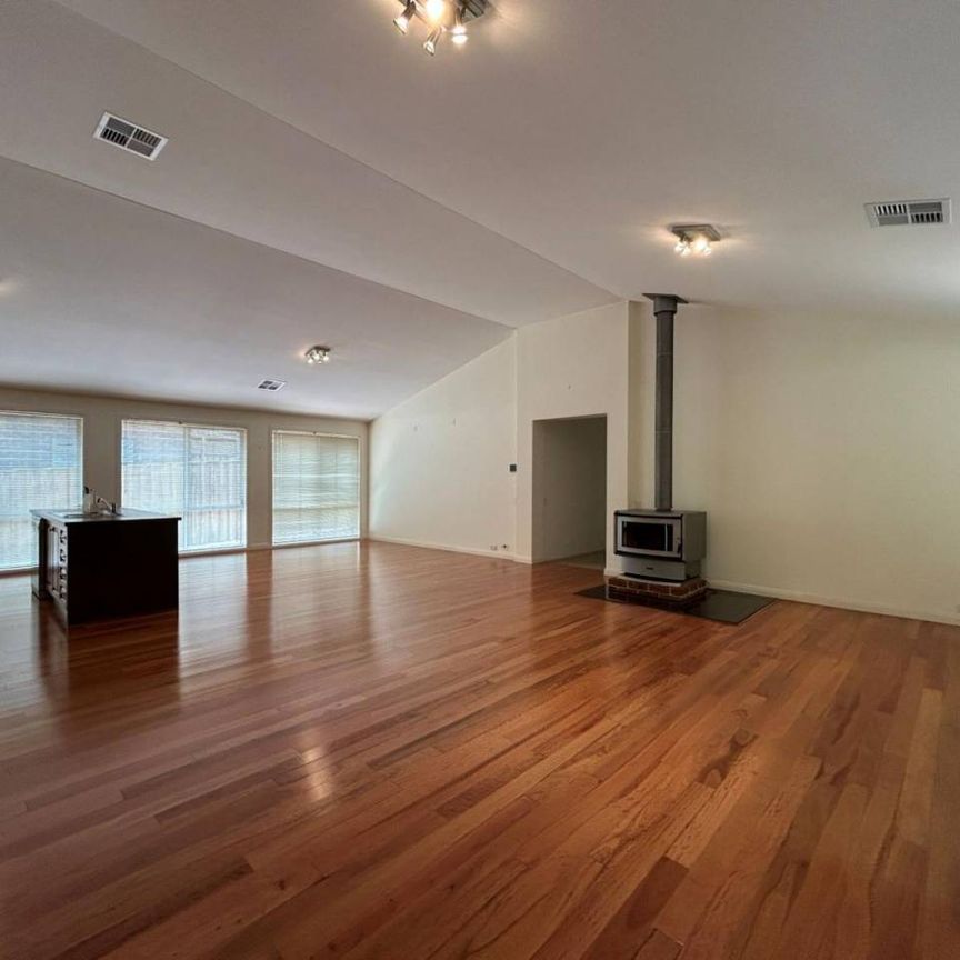 Executive Family Home - Photo 1