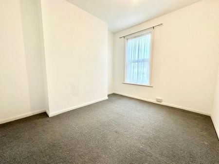 3 bedroom end of terrace house to rent - Photo 4