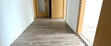 Familienfreundliche 3-Zimmerwohnung mit Balkon im 1.OG! - Foto 1