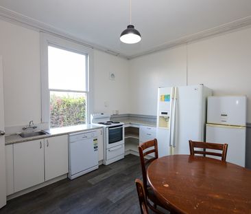 **Spacious 6-Bedroom Flat in Prime City Centre Location – Dunedin, ... - Photo 6