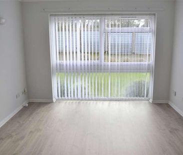 Brambledown Road, Wallington, SM6 - Photo 2