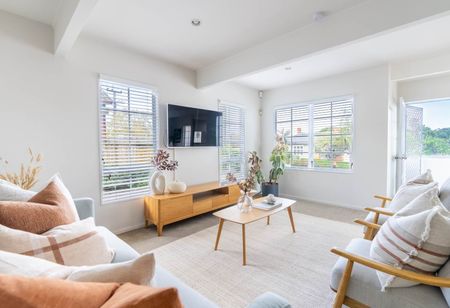 Family home in Double Grammar Zone - Photo 2