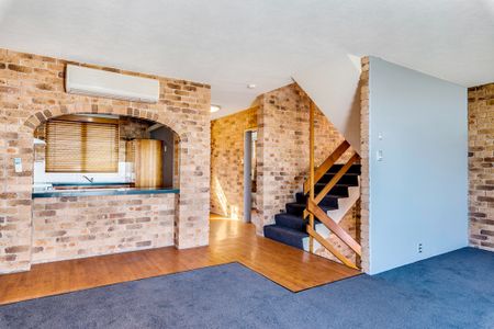 5/6 Memorial Drive, The Hill NSW 2300 - Townhouse For Rent | Domain - Photo 3