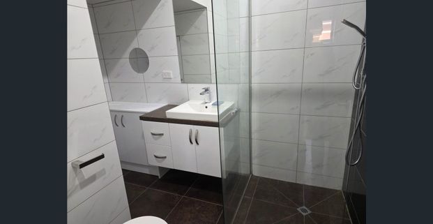 Stylish, Light-Filled Townhouse in Prime Location - Photo 1