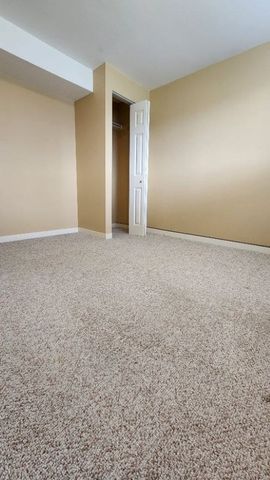 GLenrosa 2 bd, 1 bath walkout basement suite avail now - Photo 3