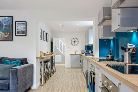FABULOUS SHARED HOUSE FOR PROFESSIONALS ON POPULAR RESIDENTIAL ESTATE - Photo 4