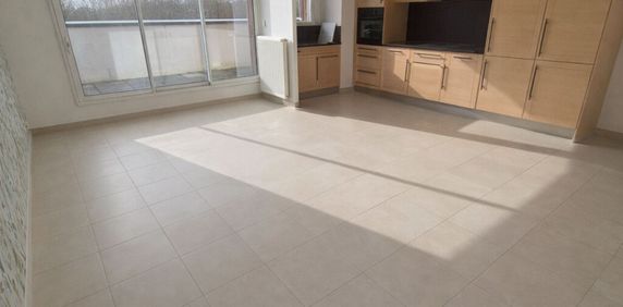 RENNES - Aurelie Nemours-T5 En duplex avec grand balcon terasse et place de parking - Photo 2