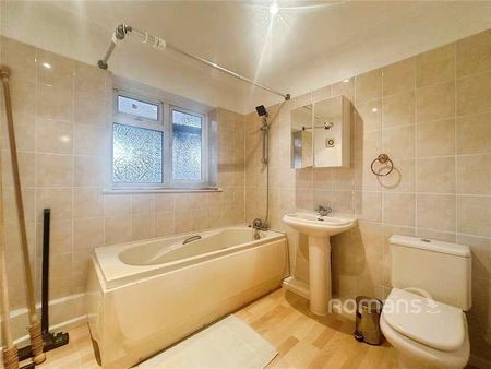 Blackamoor Lane, Maidenhead, SL6 - Photo 2