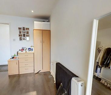 4 bedroom flat to rent - Photo 5
