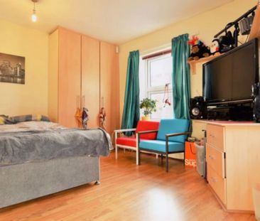 6 Bed - 3 Chiswick Street, Hyde Park, Leeds - LS6 1QE - Student - Photo 2