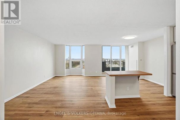 1215 - 2951 RIVERSIDE DRIVE - Photo 1