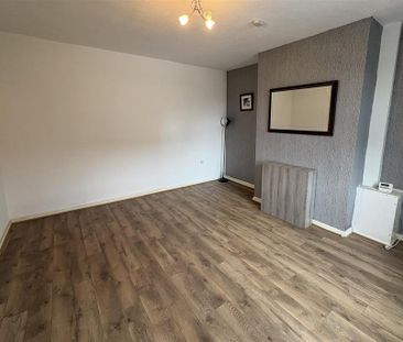 2 bedroom end of terrace house to rent - Photo 4