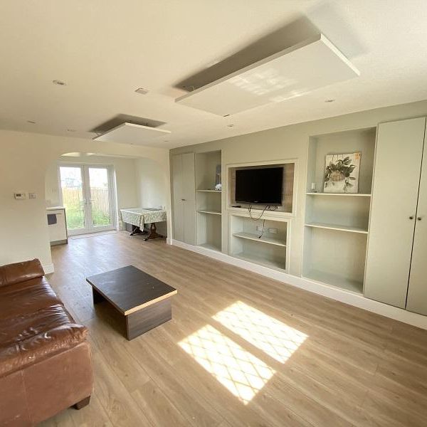 3 bedroom terraced house to rent - Photo 1