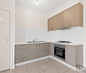 Easy-Care Two-Bedroom Living Minutes from Craigieburn Central - Photo 2